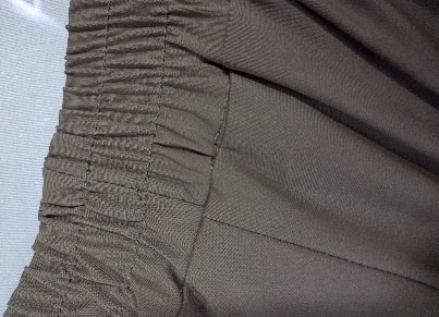 Uneven gathering at the waistband